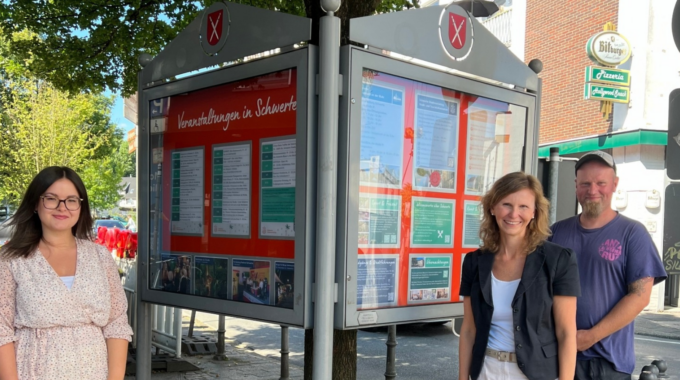 Infokästen am Alten Rathaus glänzen mit neuen Inhalten